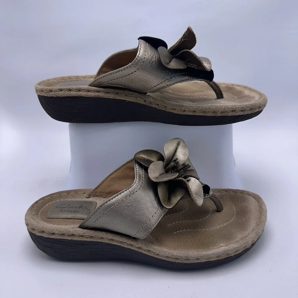 Clarks‎ Artisan Women 7.5 M Metallic Bronze Leather Flower Thong Wedge Sandal